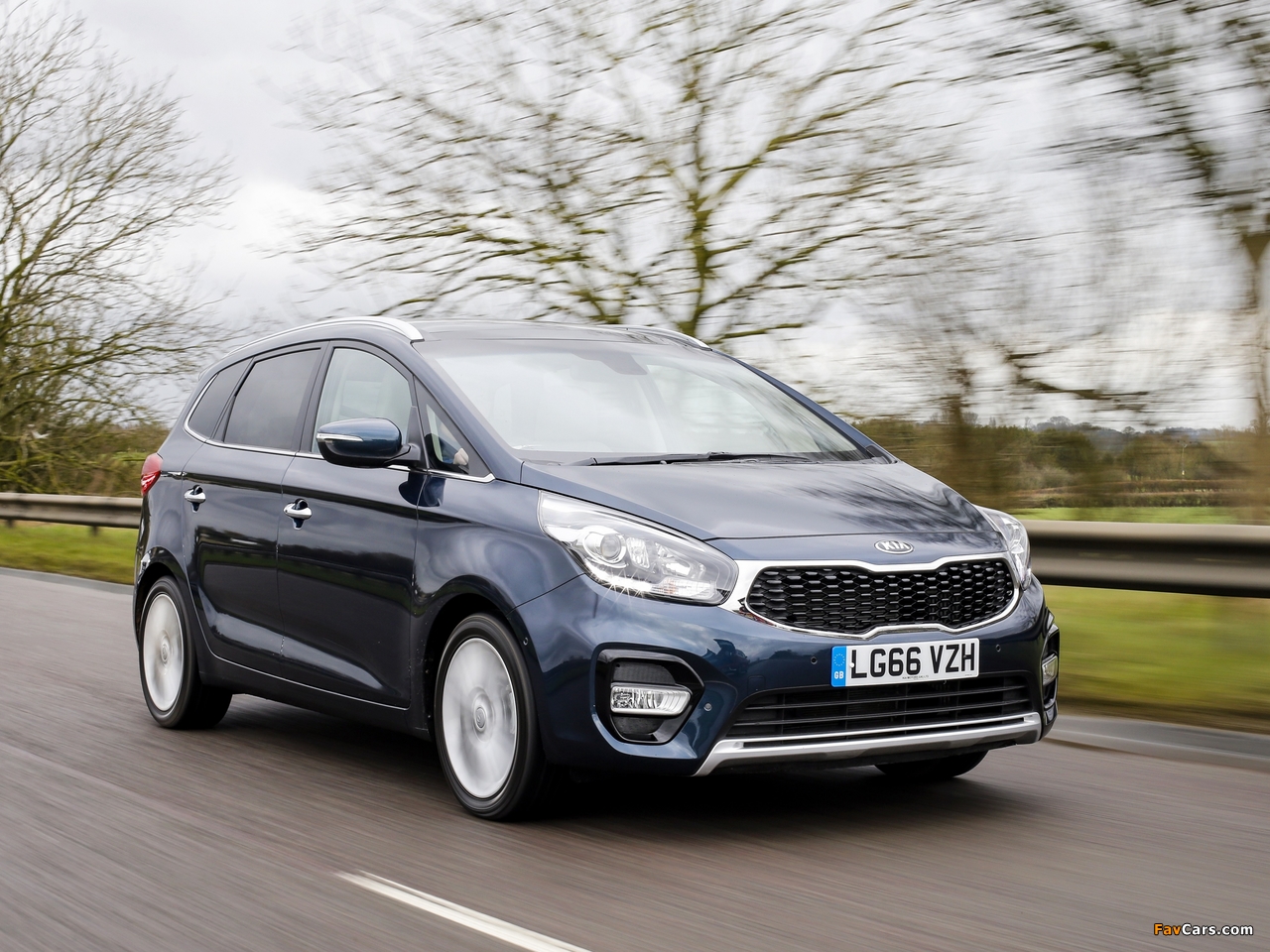 Kia Carens EcoDynamics UK-spec 2016 wallpapers (1280 x 960)