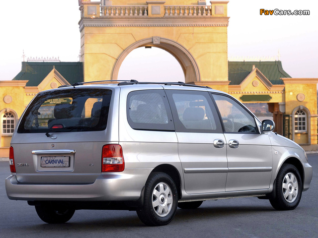 Photos of Kia Carnival ZA-spec 2002–04 (640 x 480)