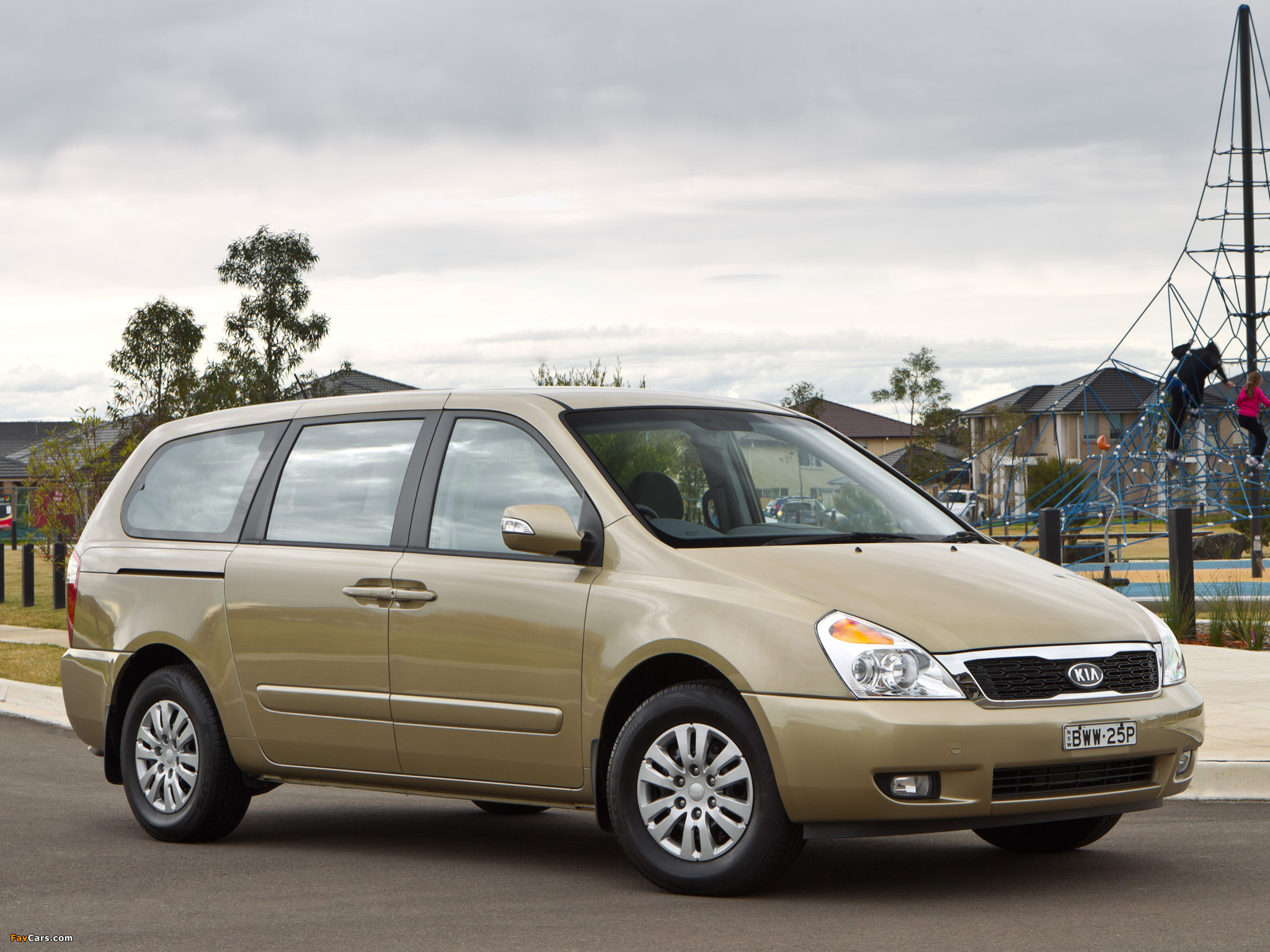 Photos of Kia Grand Carnival AU-spec (VQ) 2010 (2048 x 1536)