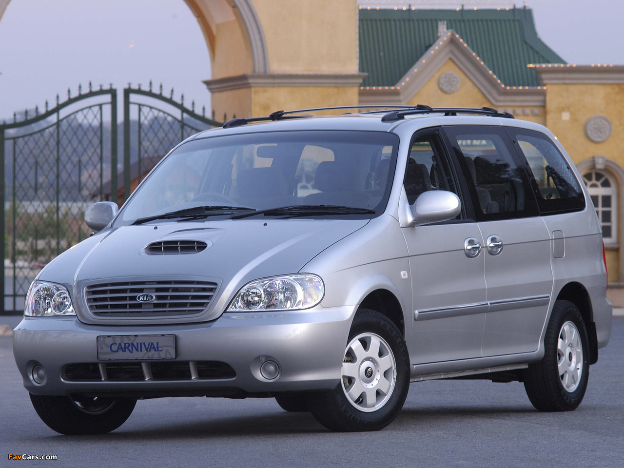 Pictures of Kia Carnival ZA-spec 2002–04 (1280 x 960)