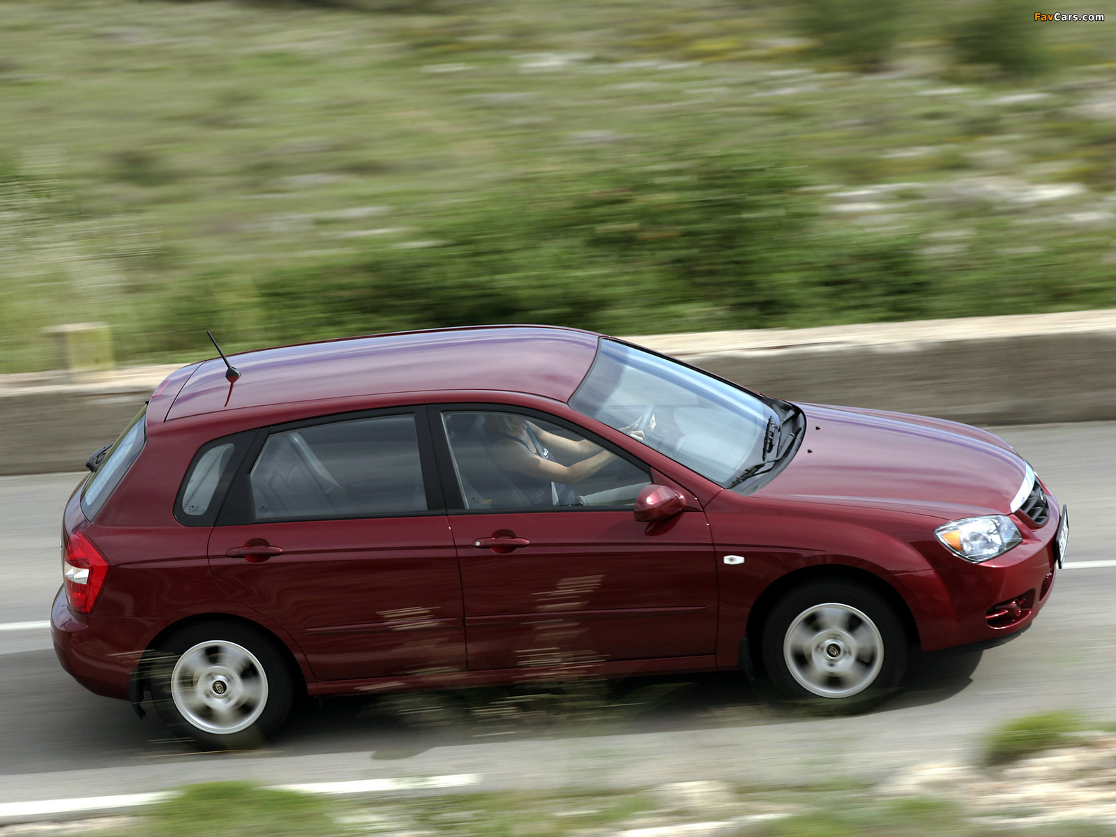 Images of Kia Cerato Hatchback (LD) 2004–07 (1600 x 1200)