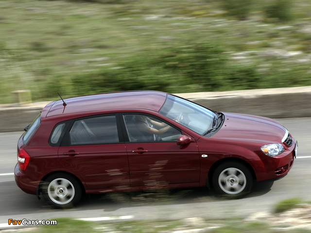 Images of Kia Cerato Hatchback (LD) 2004–07 (640 x 480)