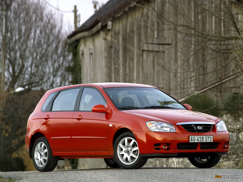 Images of Kia Cerato Hatchback (LD) 2004–07 (1024 x 768)