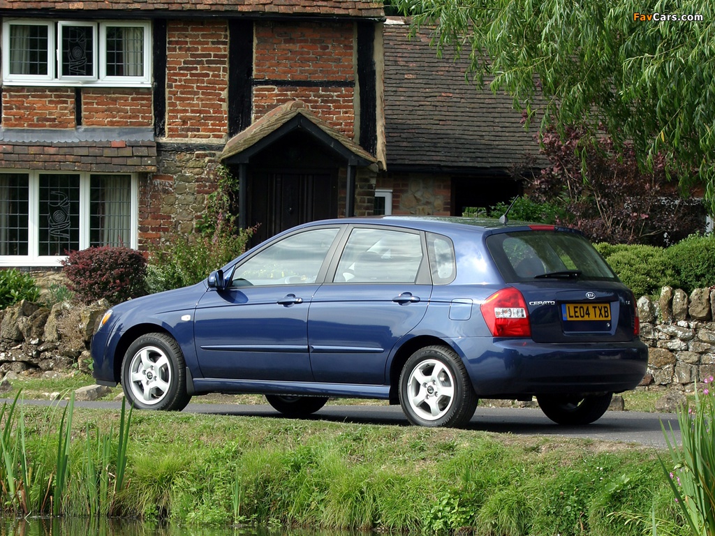 Images of Kia Cerato Hatchback UK-spec (LD) 2004–07 (1024 x 768)