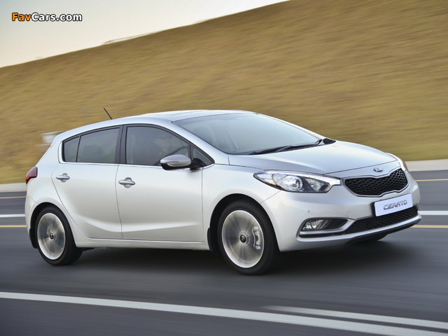 Images of Kia Cerato Hatchback ZA-spec 2013 (640 x 480)