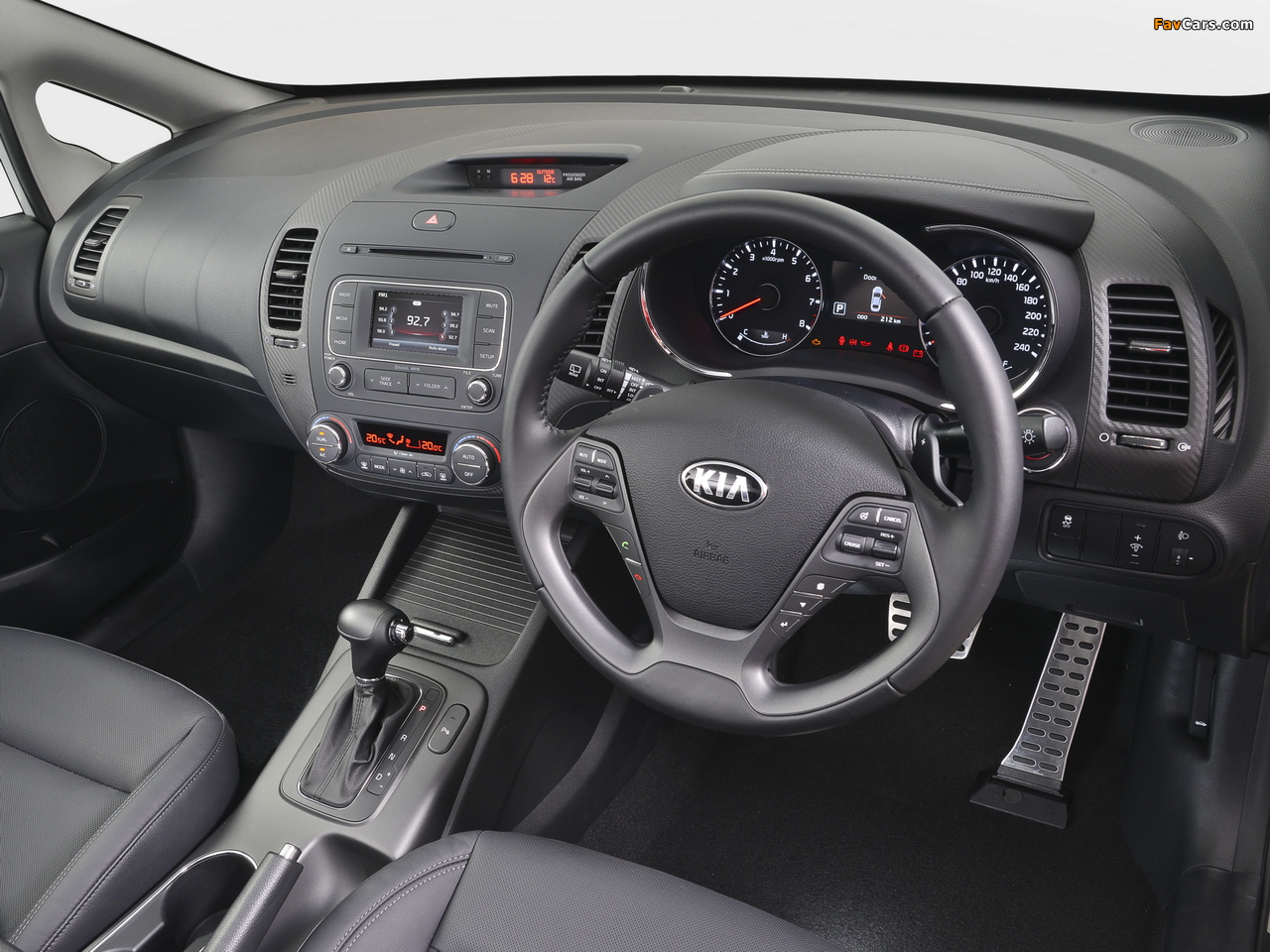 Images of Kia Cerato Hatchback ZA-spec 2013 (1280 x 960)