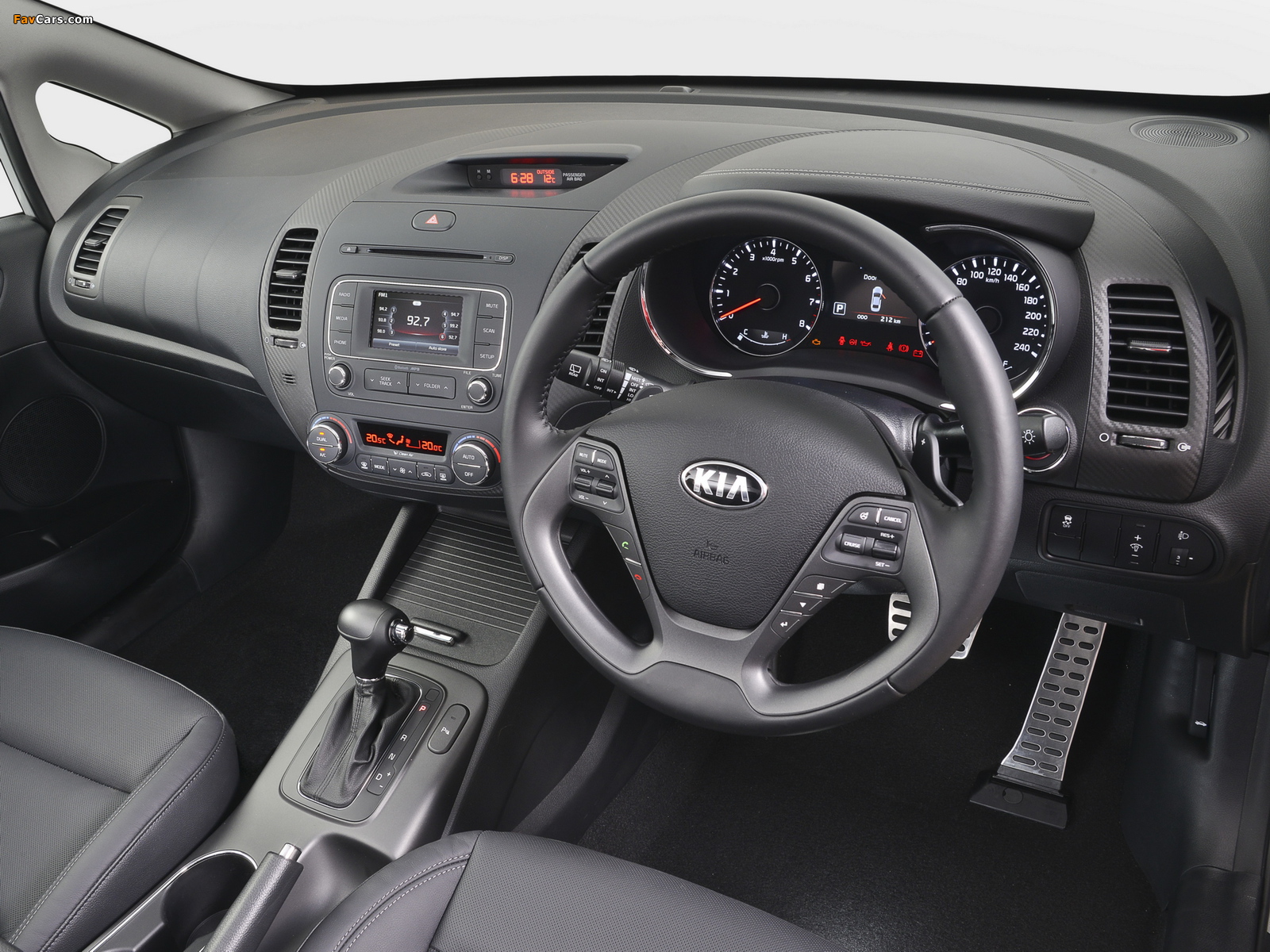 Images of Kia Cerato Hatchback ZA-spec 2013 (1600 x 1200)
