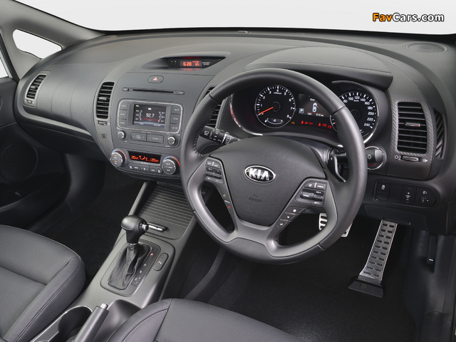 Images of Kia Cerato Hatchback ZA-spec 2013 (640 x 480)
