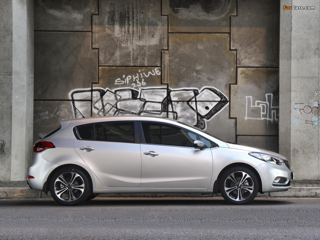 Images of Kia Cerato Hatchback ZA-spec 2013 (1024 x 768)