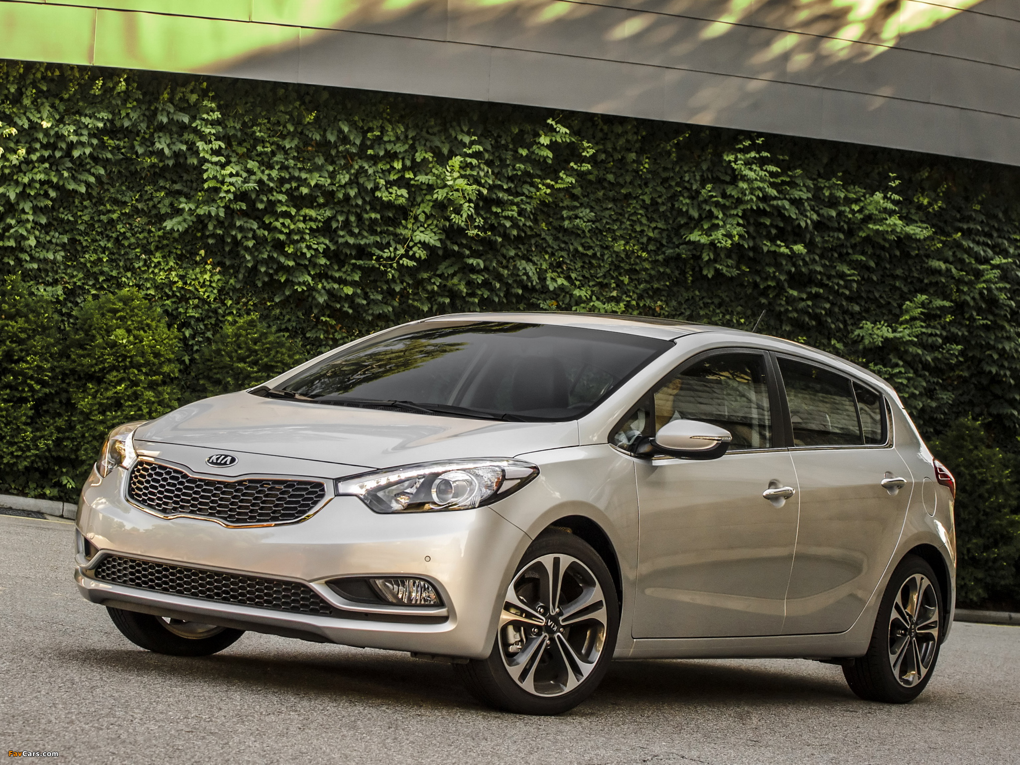 Images of Kia Cerato Hatchback 2013 (2048 x 1536)