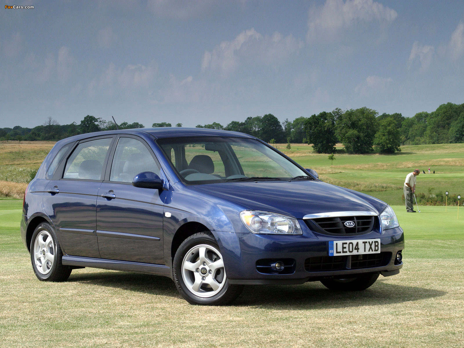 Kia Cerato Hatchback UK-spec (LD) 2004–07 images (1600 x 1200)