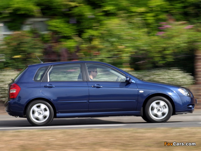 Kia Cerato Hatchback UK-spec (LD) 2004–07 images (640 x 480)