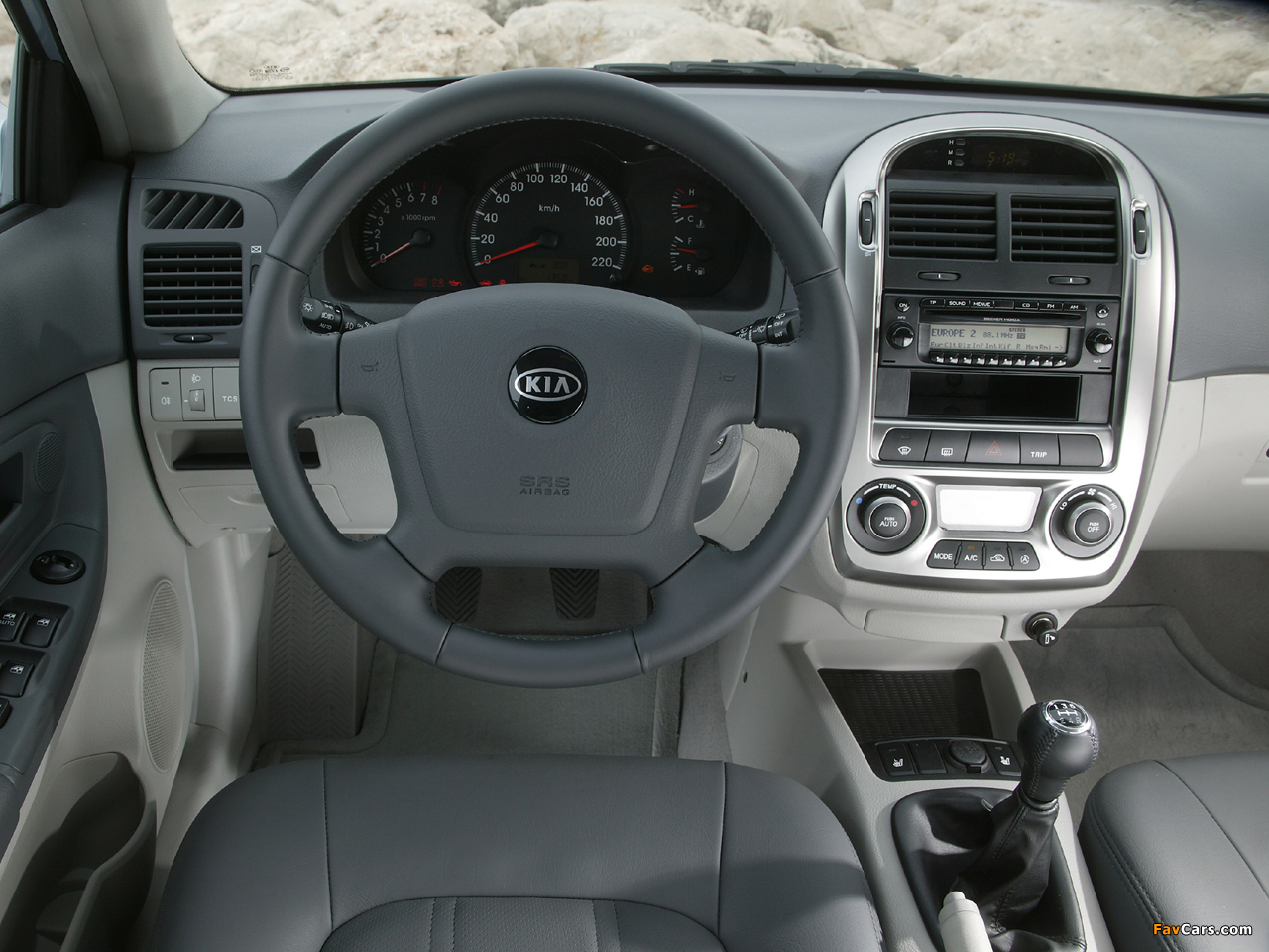 Kia Cerato Hatchback (LD) 2004–07 photos (1280 x 960)