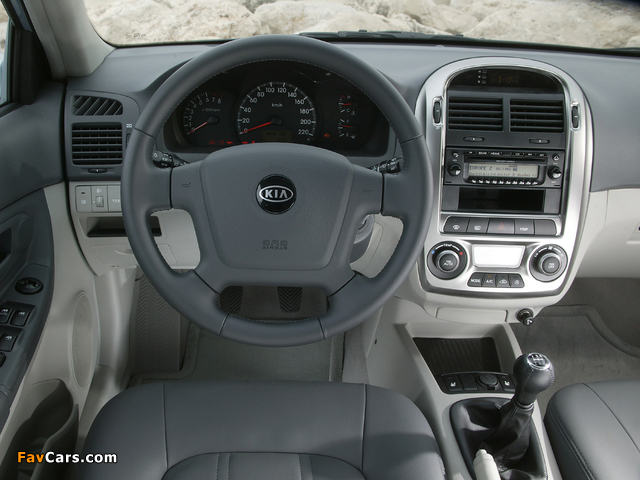 Kia Cerato Hatchback (LD) 2004–07 photos (640 x 480)