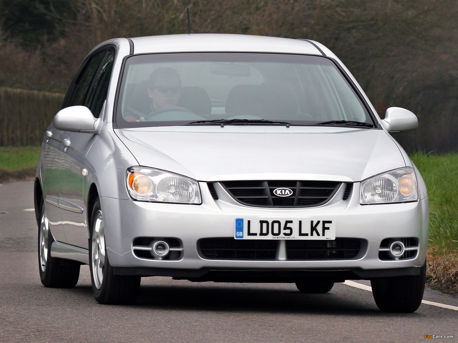 Kia Cerato Hatchback UK-spec (LD) 2004–07 photos (1600 x 1200)