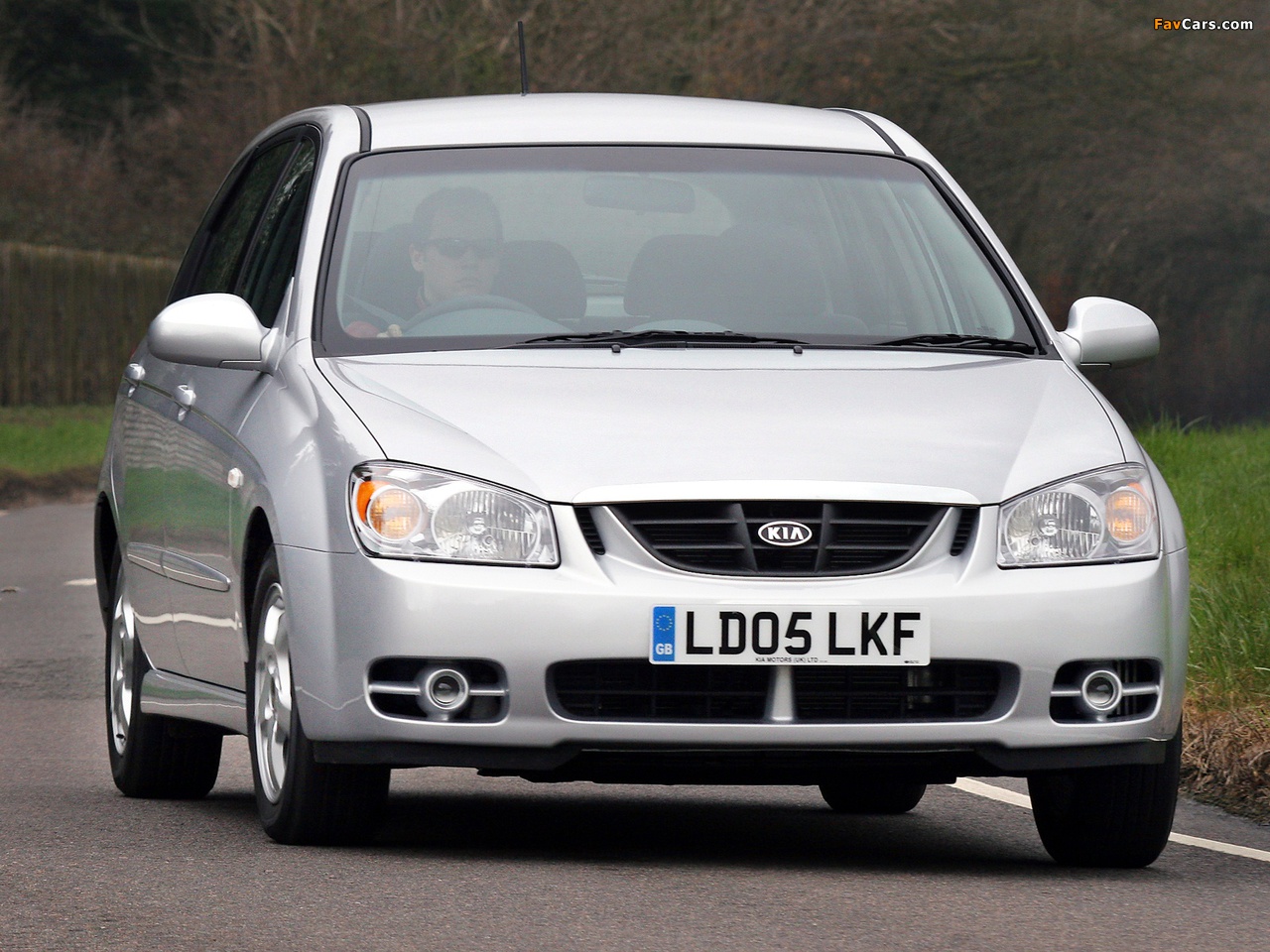Kia Cerato Hatchback UK-spec (LD) 2004–07 photos (1280 x 960)