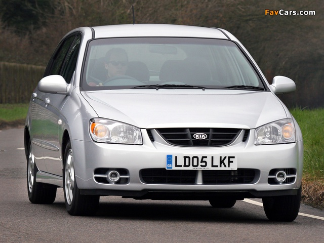Kia Cerato Hatchback UK-spec (LD) 2004–07 photos (640 x 480)