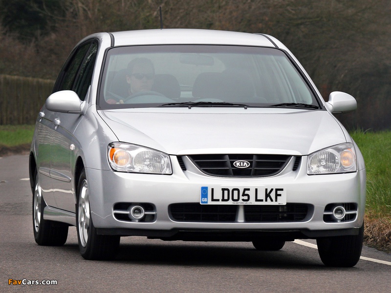 Kia Cerato Hatchback UK-spec (LD) 2004–07 photos (800 x 600)