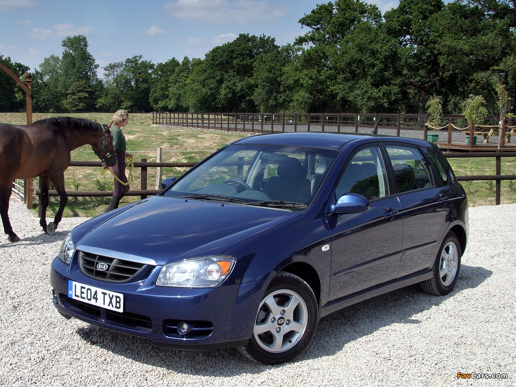 Kia Cerato Hatchback UK-spec (LD) 2004–07 pictures (1024 x 768)