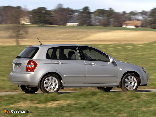 Kia Cerato Hatchback (LD) 2004–07 pictures (640 x 480)