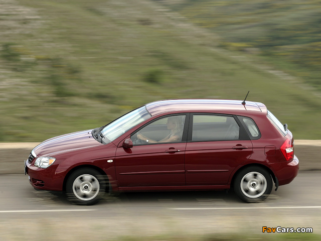 Kia Cerato Hatchback (LD) 2004–07 pictures (640 x 480)