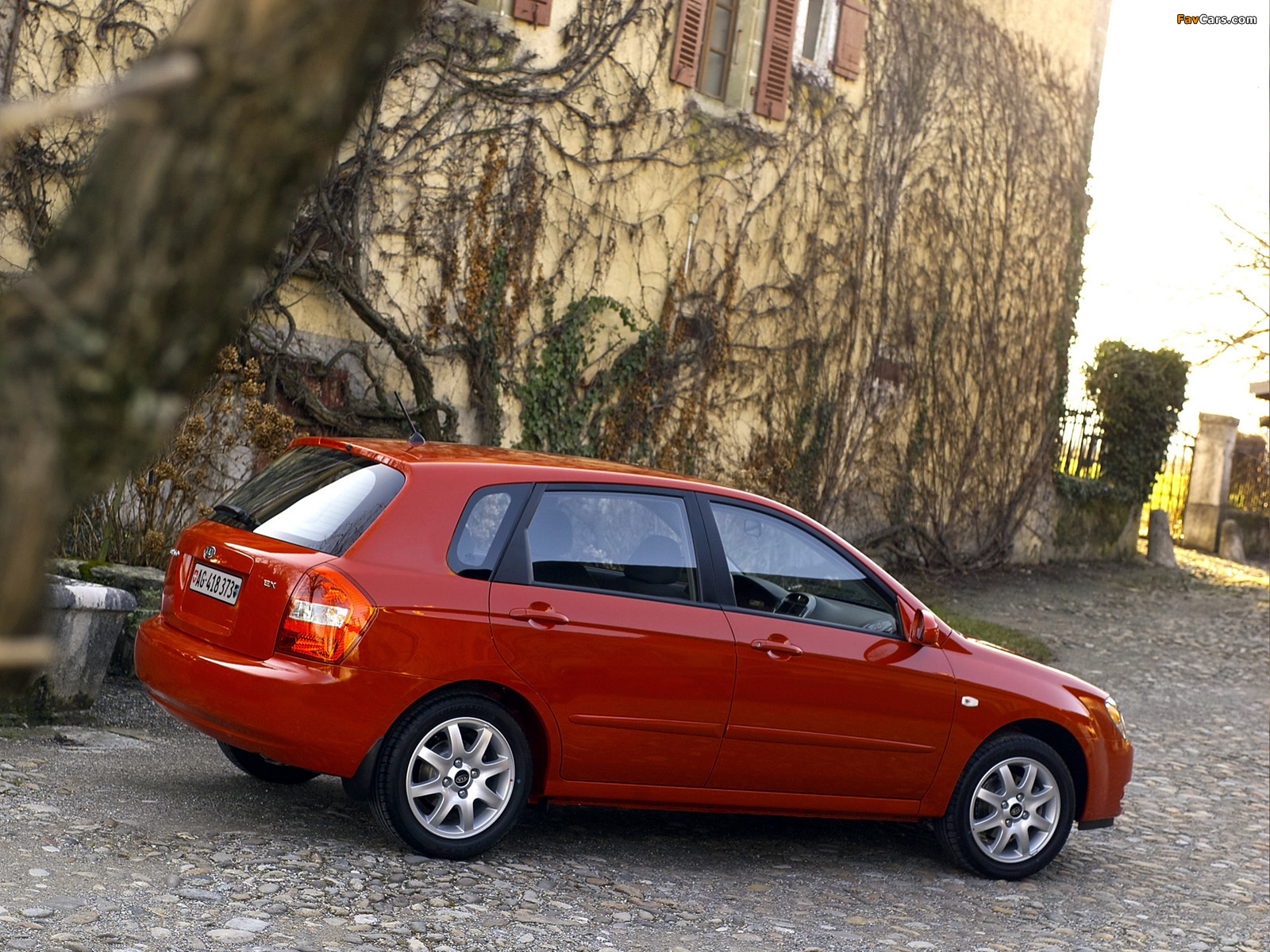 Kia Cerato Hatchback (LD) 2004–07 pictures (1600 x 1200)