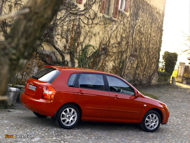 Kia Cerato Hatchback (LD) 2004–07 pictures (640 x 480)