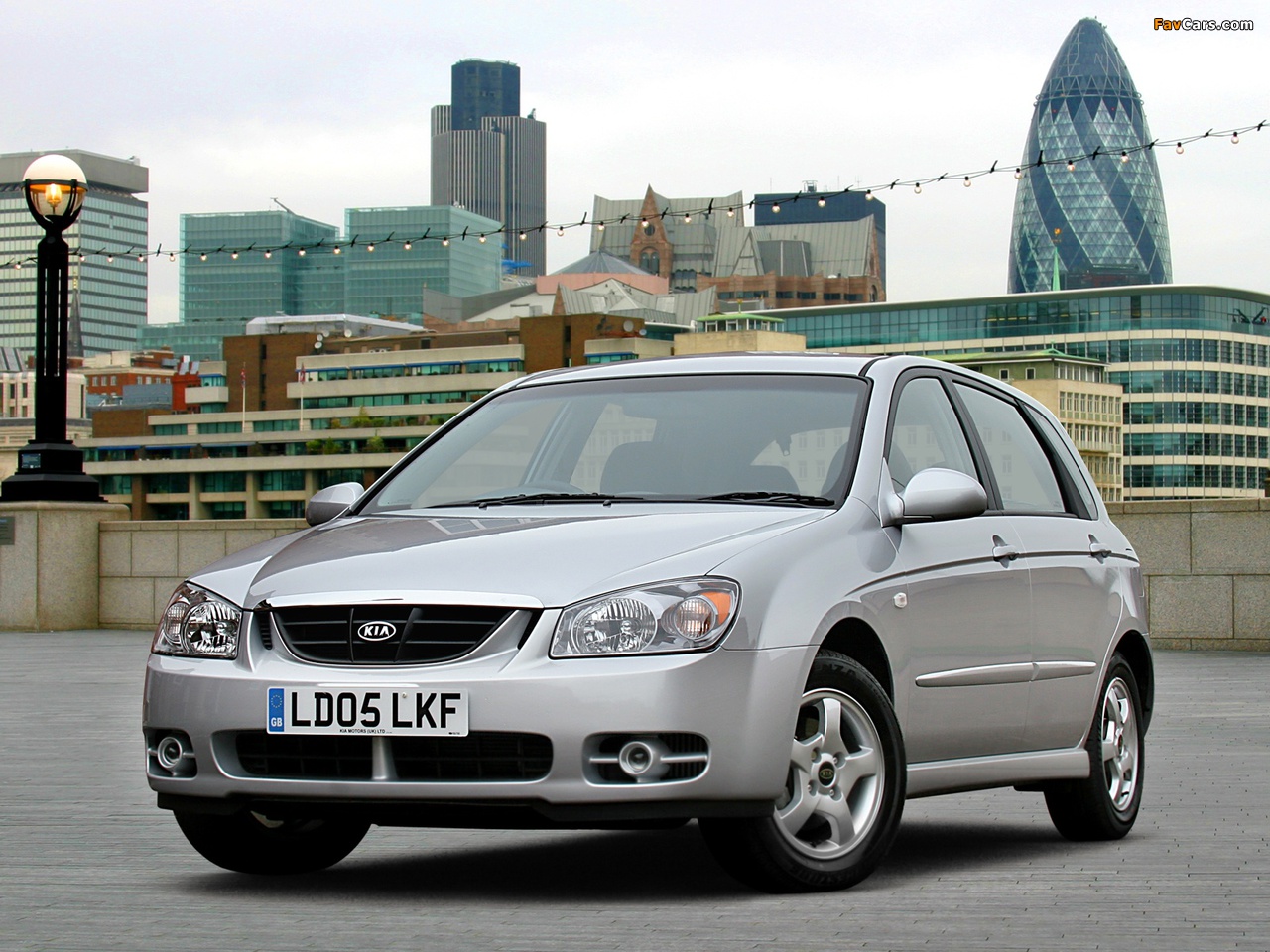 Kia Cerato Hatchback UK-spec (LD) 2004–07 wallpapers (1280 x 960)