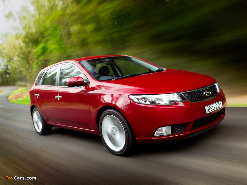 Kia Cerato Hatchback AU-spec (TD) 2010–12 photos (800 x 600)