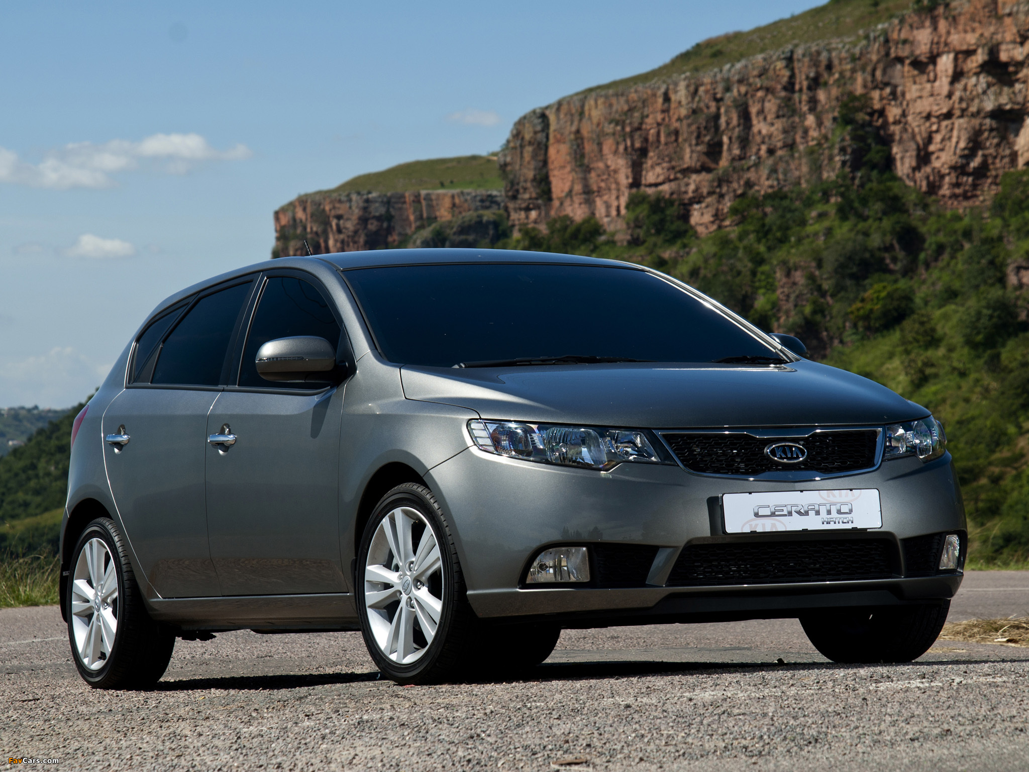 Kia Cerato Hatchback ZA-spec (TD) 2010–13 photos (2048 x 1536)