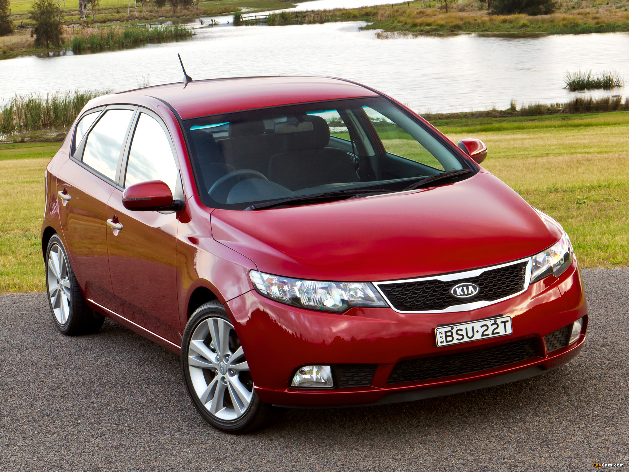 Kia Cerato Hatchback AU-spec (TD) 2010–12 wallpapers (2048 x 1536)