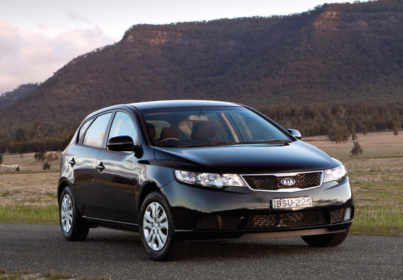 Kia Cerato Hatchback AU-spec (TD) 2010–12 wallpapers