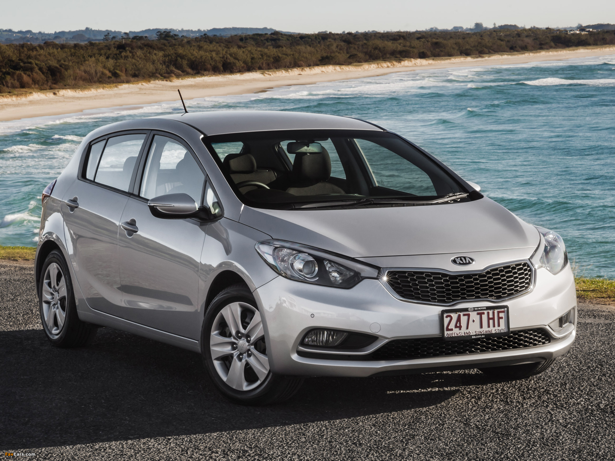 Kia Cerato Hatchback AU-spec 2013 images (2048 x 1536)