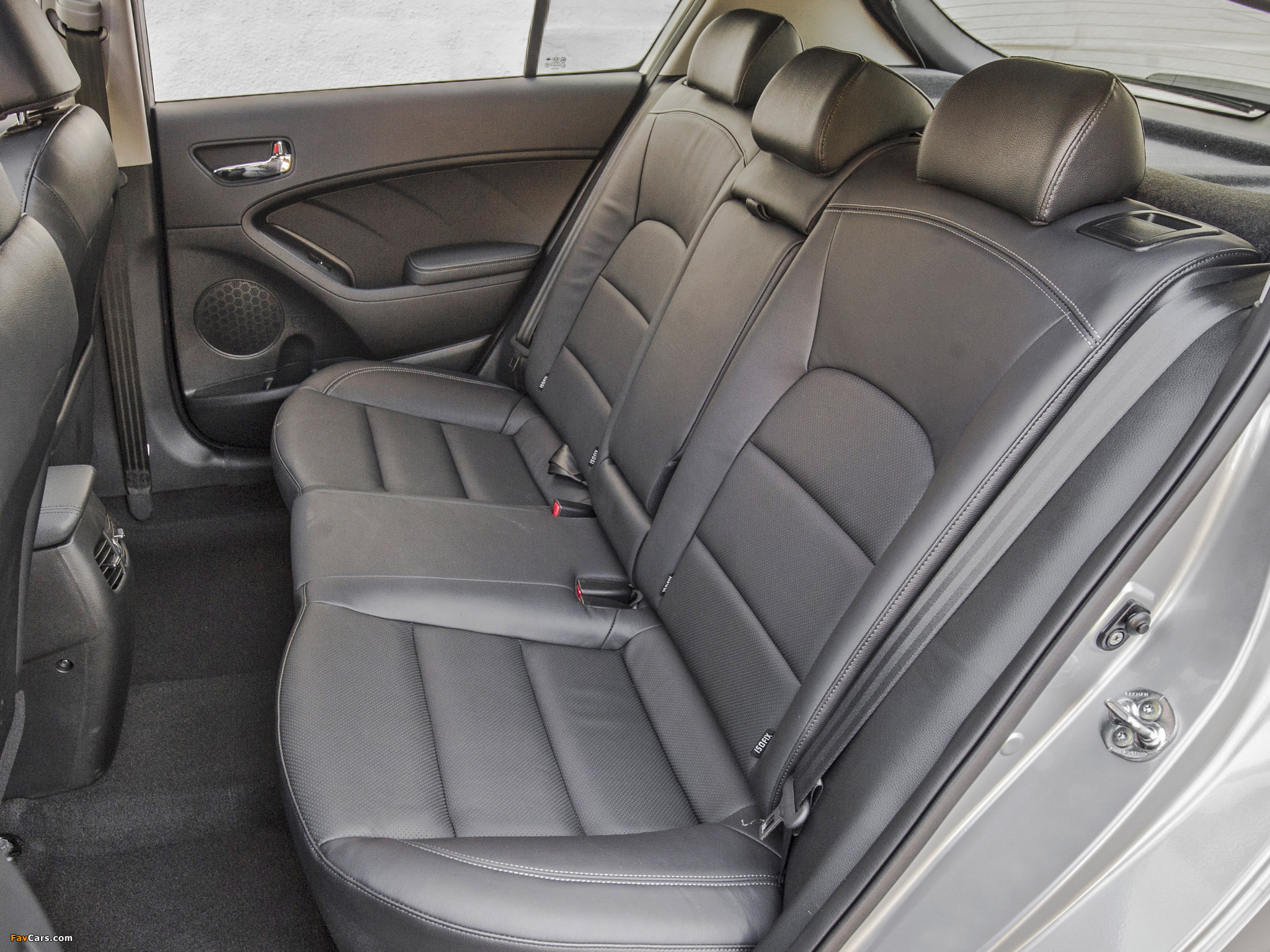 Kia Cerato Hatchback 2013 images (2048 x 1536)