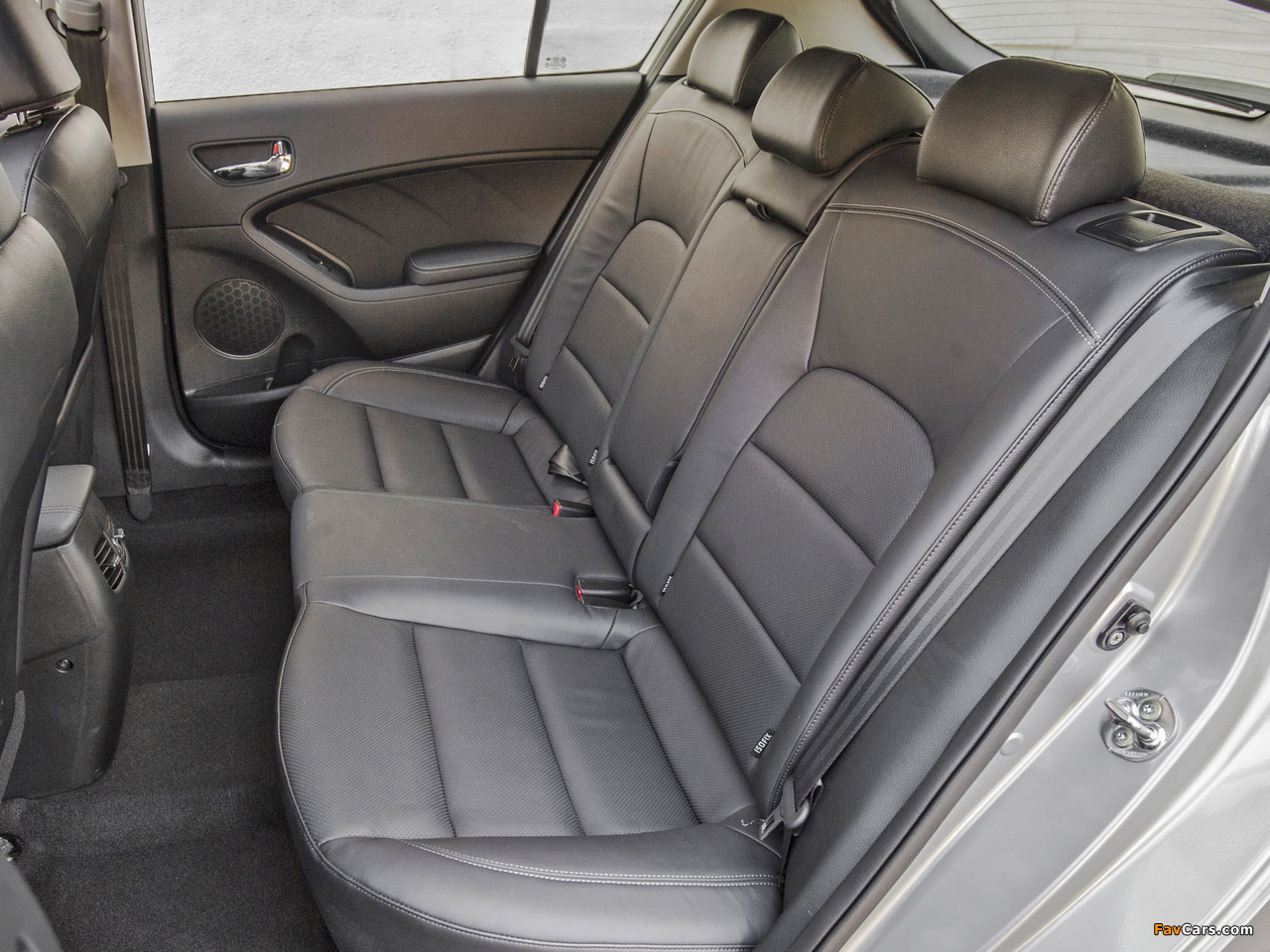 Kia Cerato Hatchback 2013 images (1280 x 960)