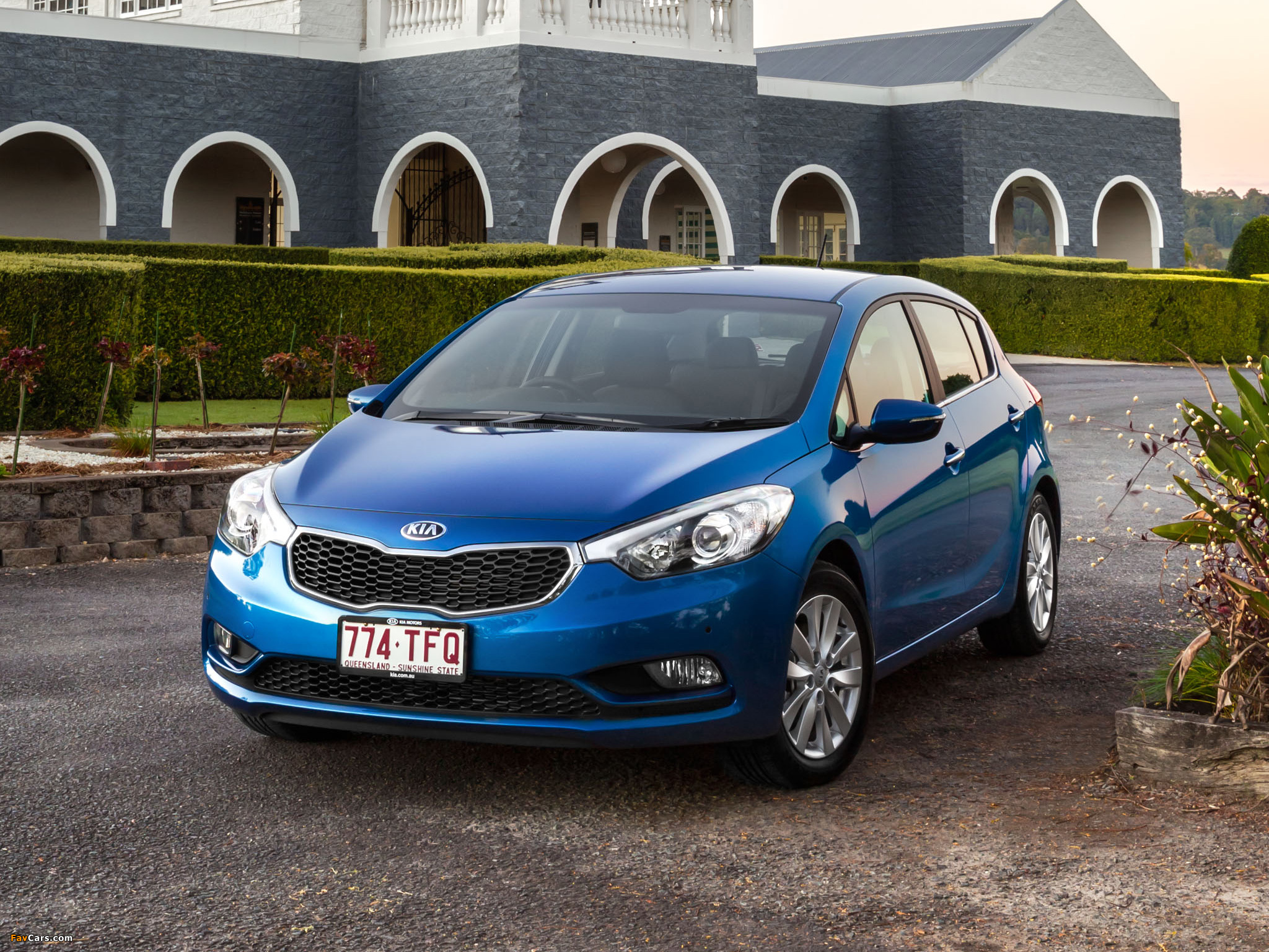 Kia Cerato Hatchback AU-spec 2013 photos (2048 x 1536)