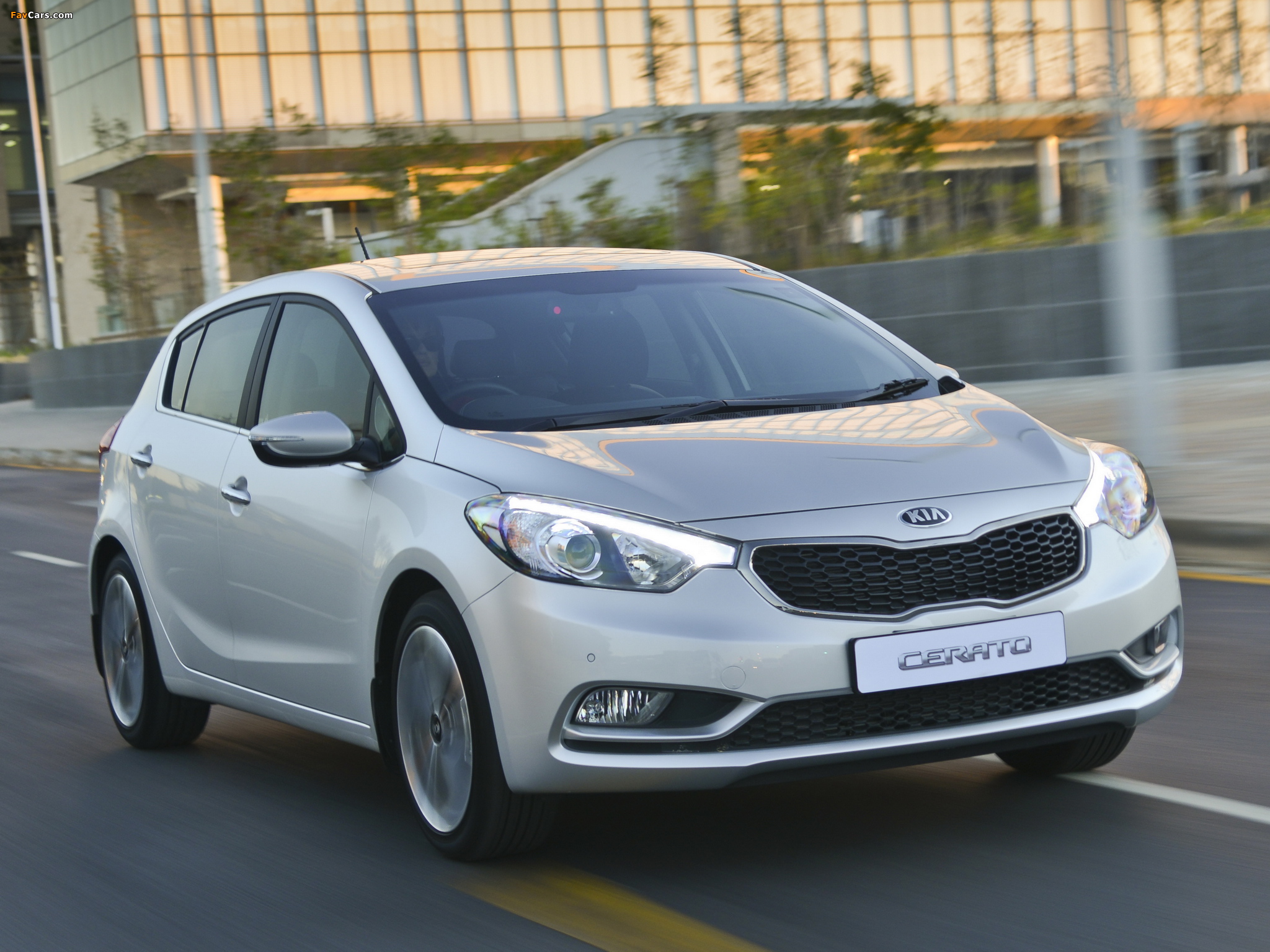 Kia Cerato Hatchback ZA-spec 2013 photos (2048 x 1536)