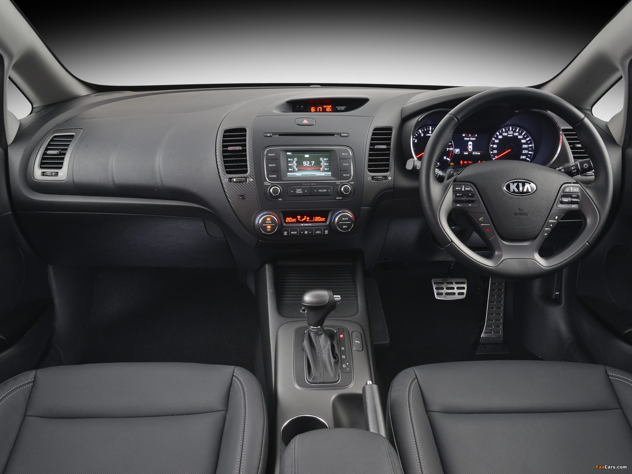 Kia Cerato Hatchback ZA-spec 2013 photos (2048 x 1536)