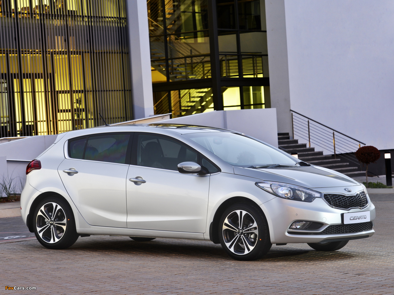 Kia Cerato Hatchback ZA-spec 2013 pictures (1280 x 960)