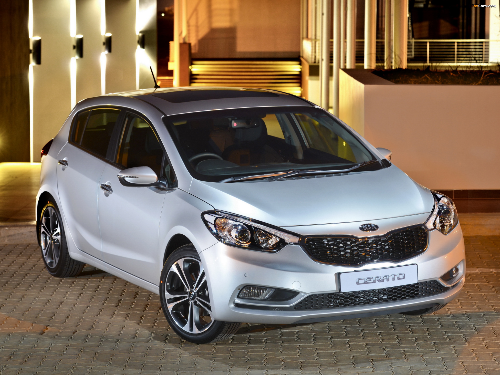 Kia Cerato Hatchback ZA-spec 2013 wallpapers (2048 x 1536)