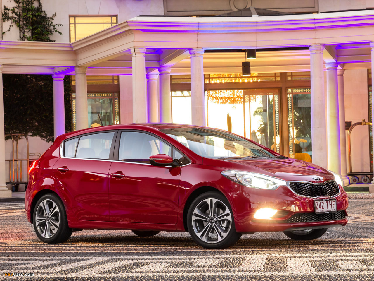 Kia Cerato Hatchback AU-spec 2013 wallpapers (1280 x 960)