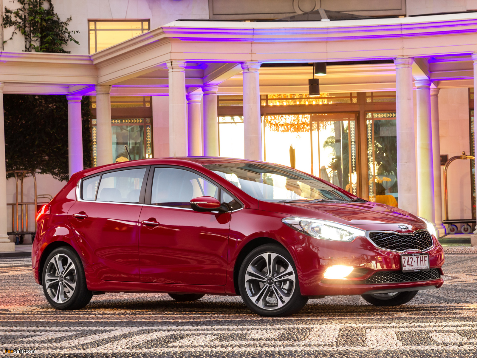 Kia Cerato Hatchback AU-spec 2013 wallpapers (1600 x 1200)