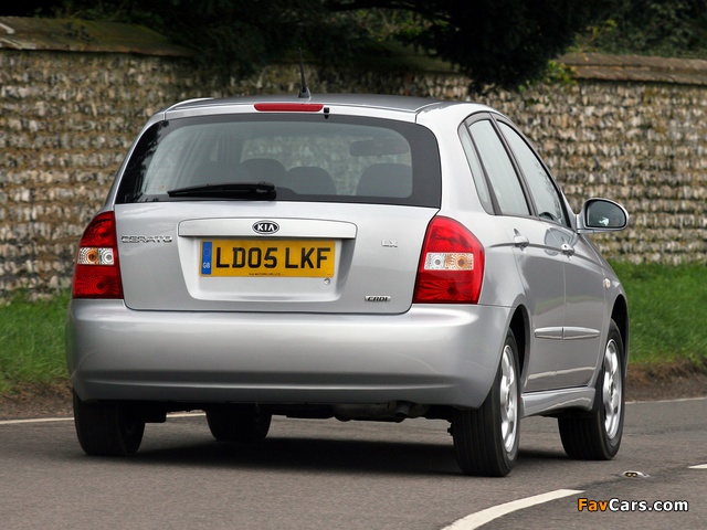 Photos of Kia Cerato Hatchback UK-spec (LD) 2004–07 (640 x 480)