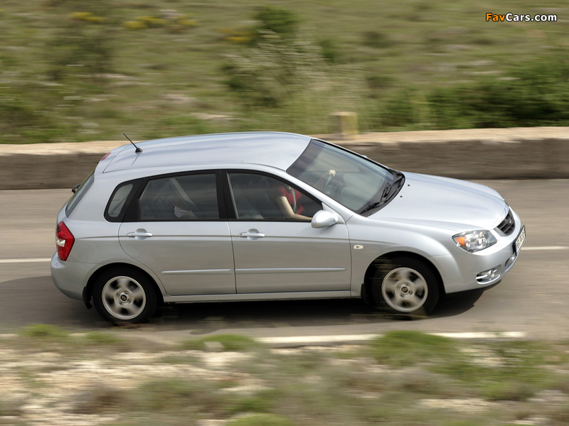 Photos of Kia Cerato Hatchback (LD) 2004–07 (800 x 600)
