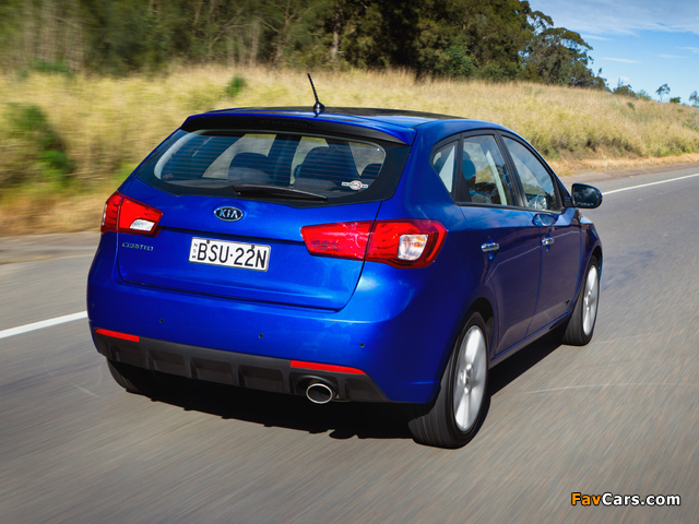 Photos of Kia Cerato Hatchback AU-spec (TD) 2010–12 (640 x 480)