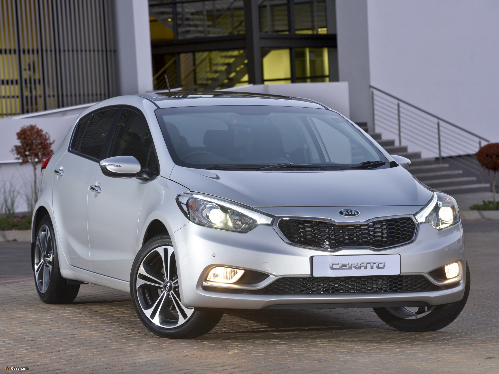 Photos of Kia Cerato Hatchback ZA-spec 2013 (2048 x 1536)