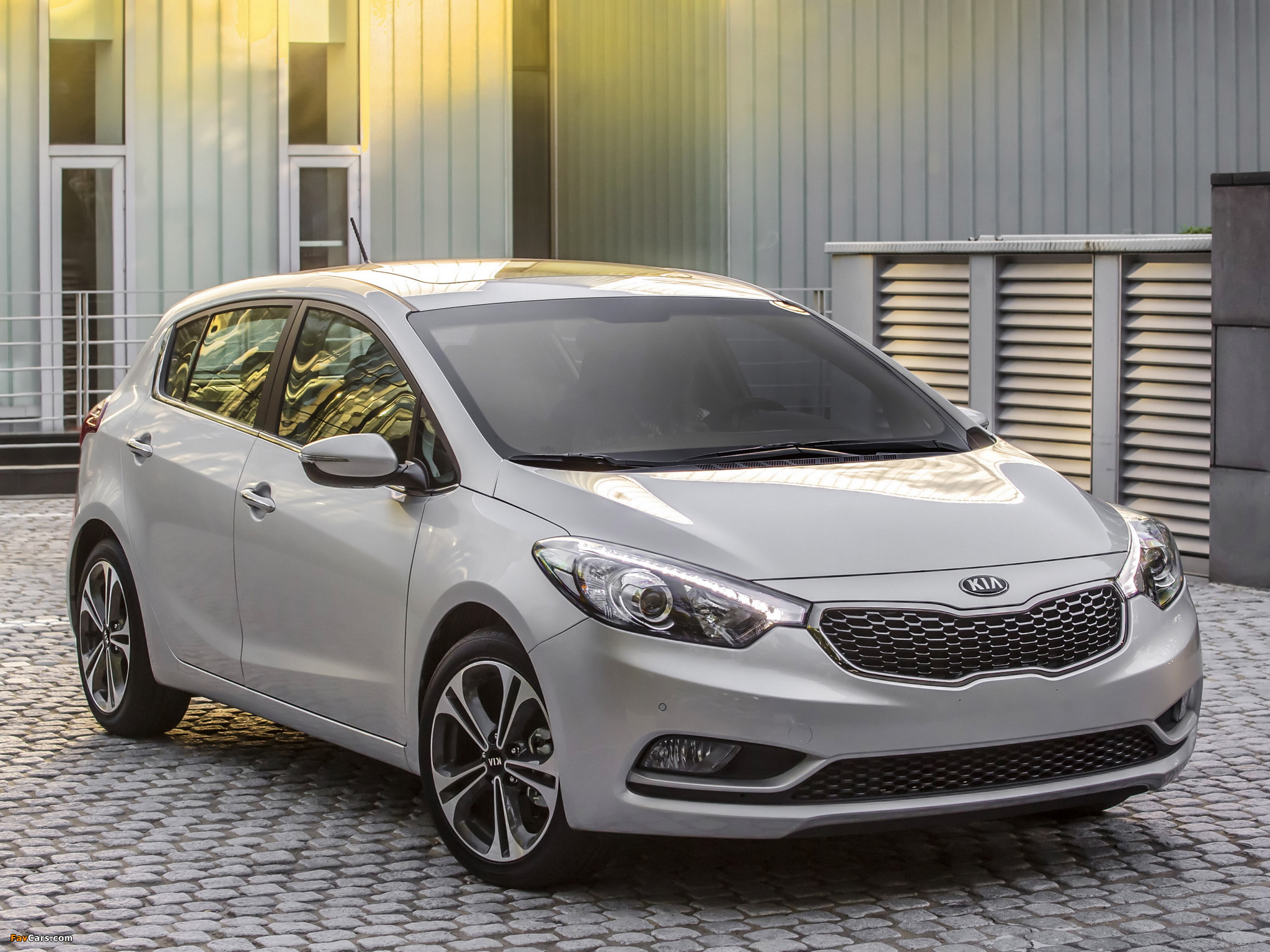 Photos of Kia Cerato Hatchback 2013 (2048 x 1536)