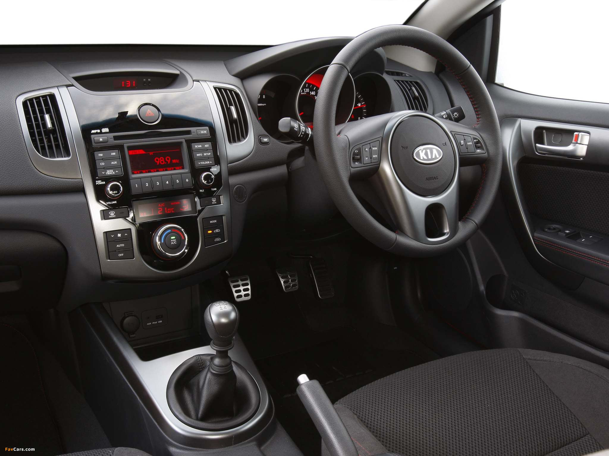 Pictures of Kia Cerato Koup AU-spec (TD) 2009–13 (2048 x 1536)