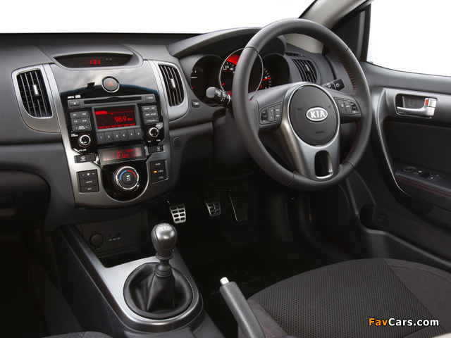 Pictures of Kia Cerato Koup AU-spec (TD) 2009–13 (640 x 480)