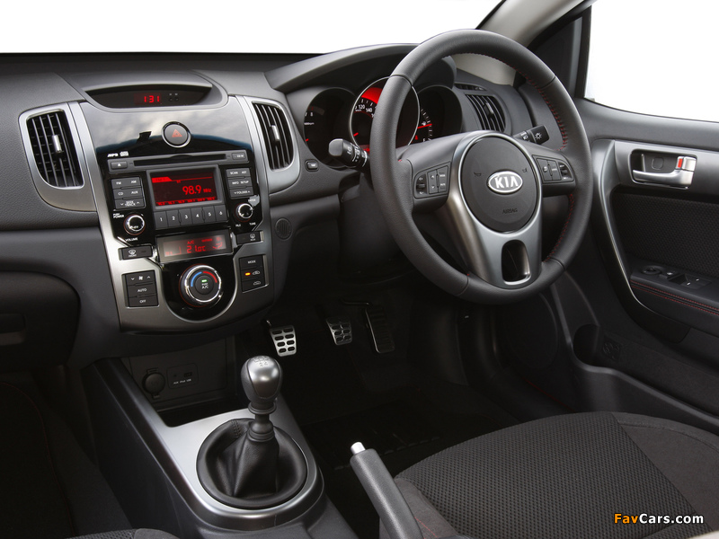 Pictures of Kia Cerato Koup AU-spec (TD) 2009–13 (800 x 600)